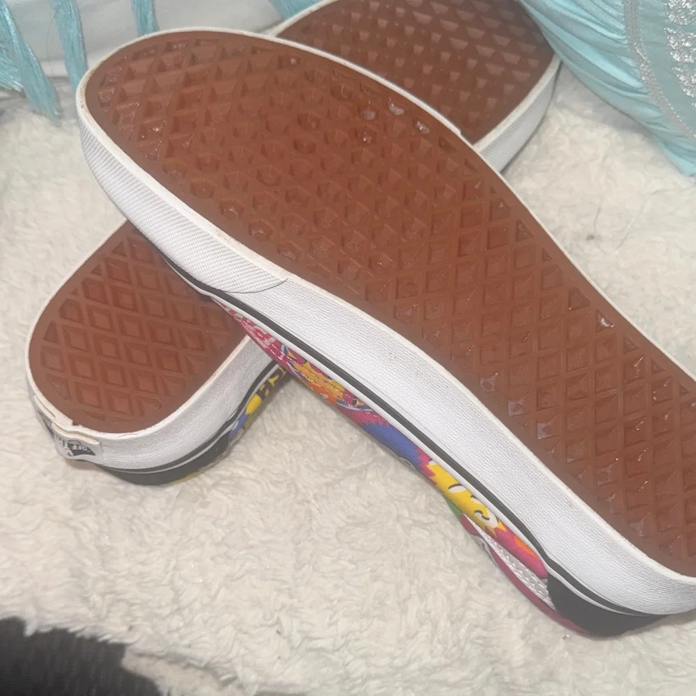 Vans Black and White Sneakers with Colorful Graphic Accents - Picture 5 of 6